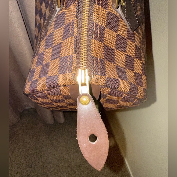 SOLD.  EUC authentic LOUIS VUITTON Damier Ebene Speedy 30 - Picture 6 of 13